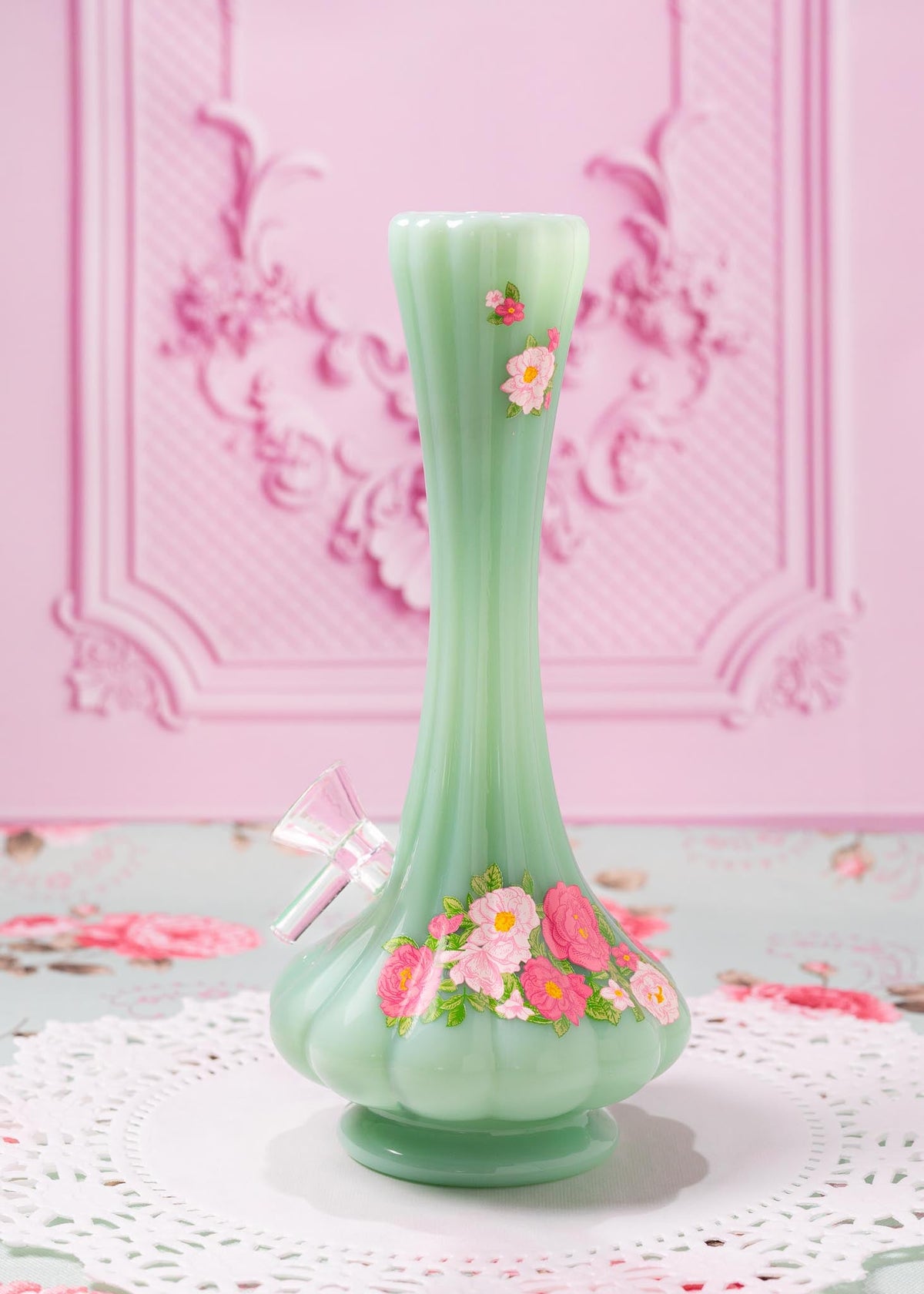 JADE FLORAL VASE BONG
