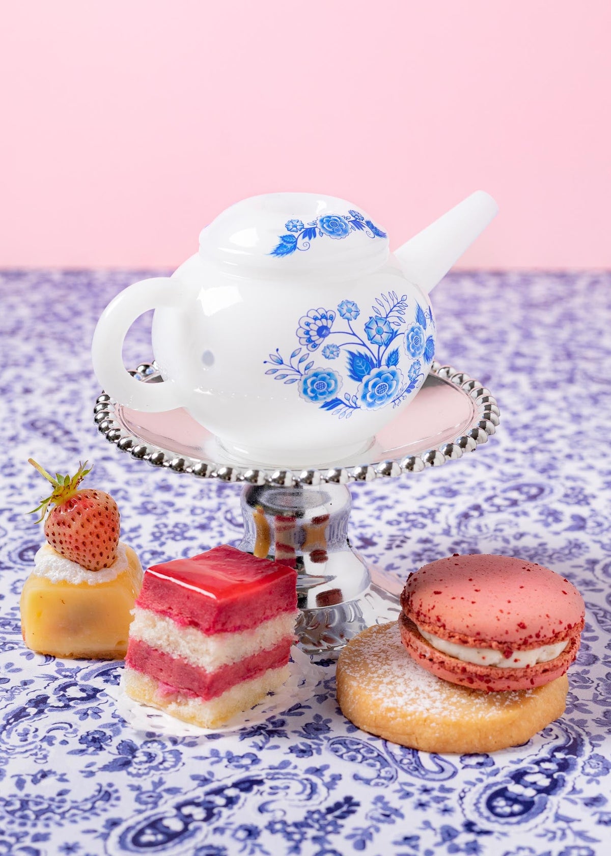 FINE CHINA TEAPOT PIPE