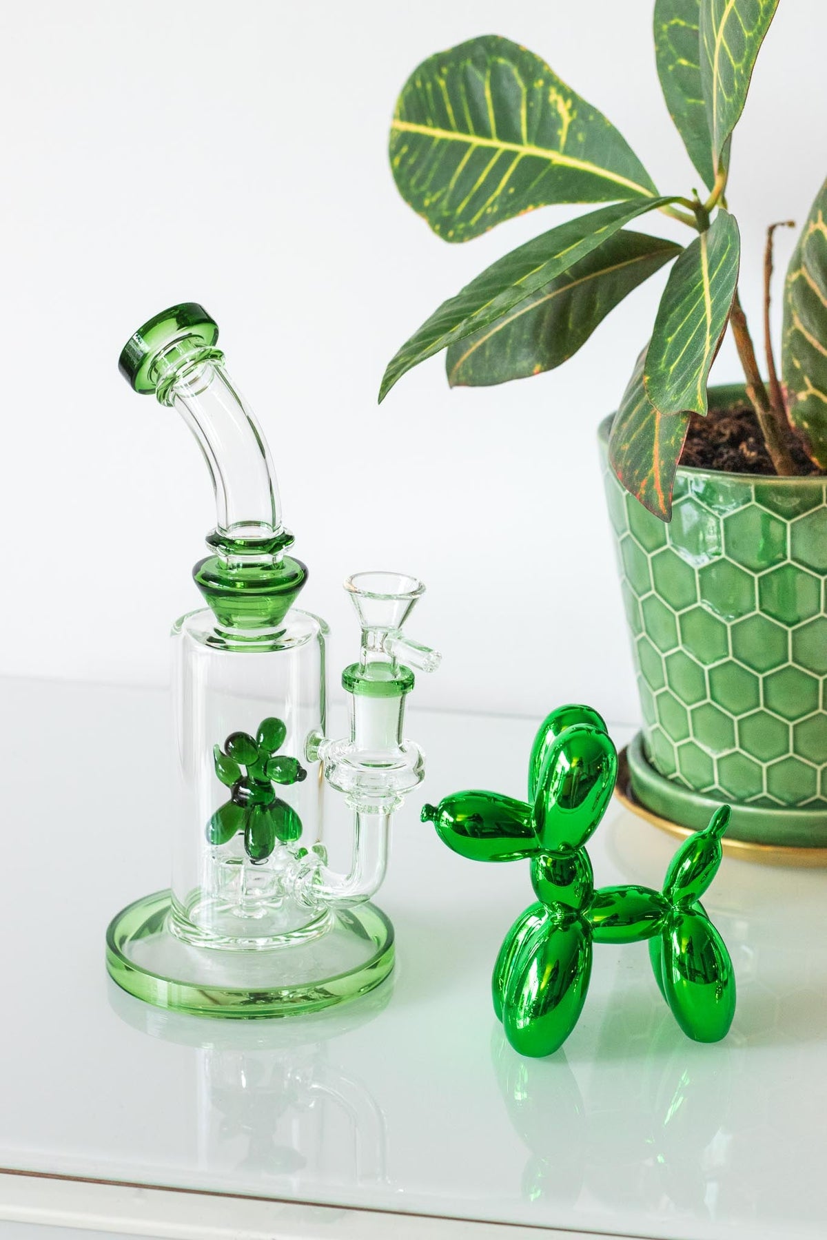 ballon dog bong
