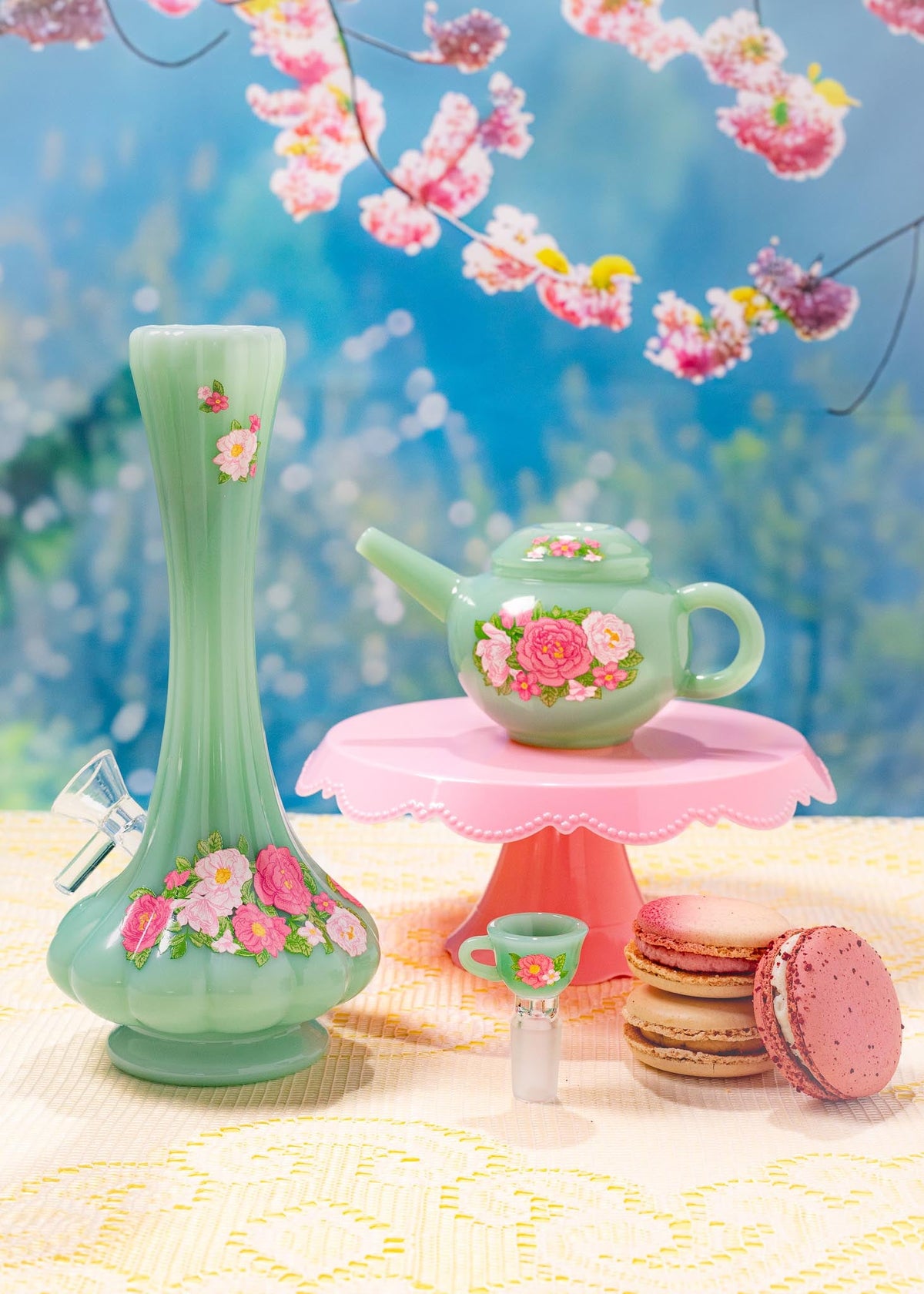 JADE FLORAL VASE BONG