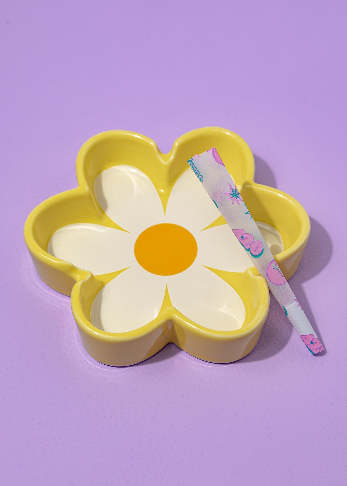 retro daisy ashtray
